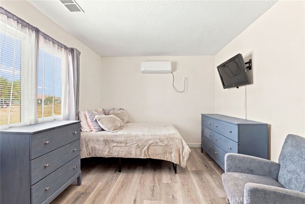 11835 6th Property Photo 13