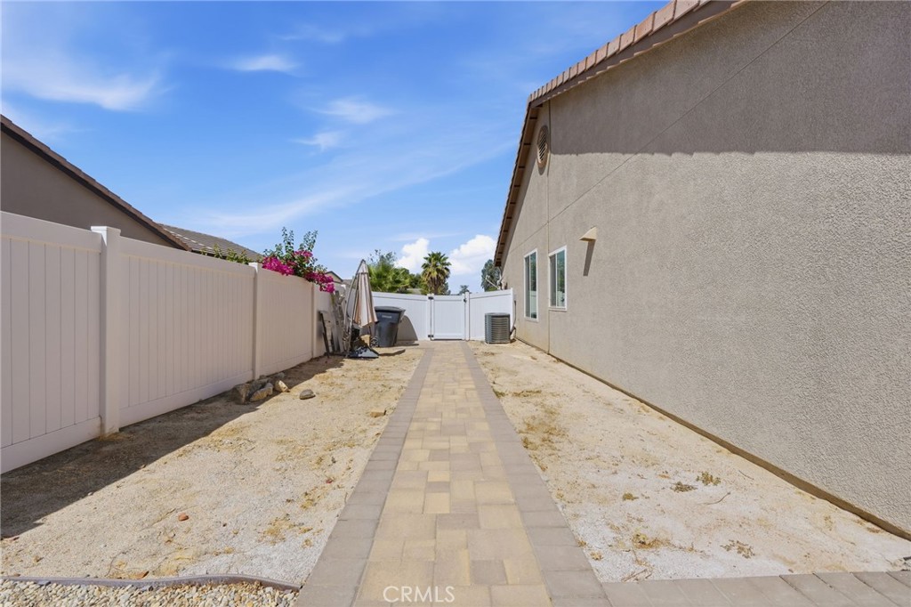123 Lily Property Photo 7