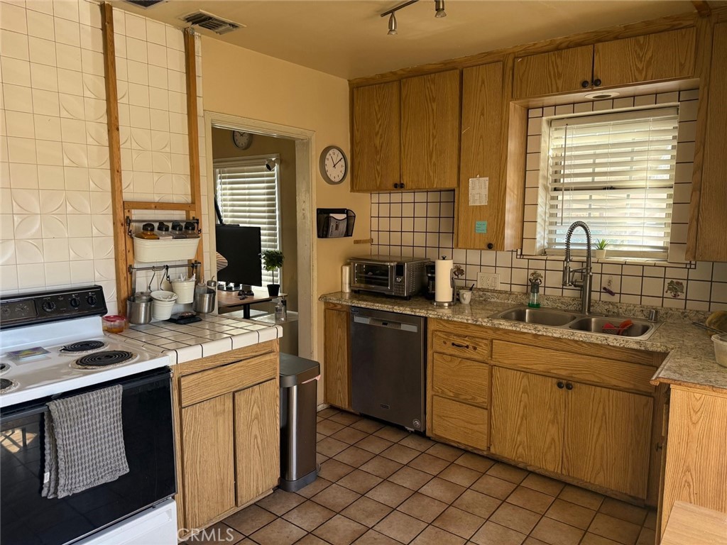 416 Oakdale Drive Property Photo 8