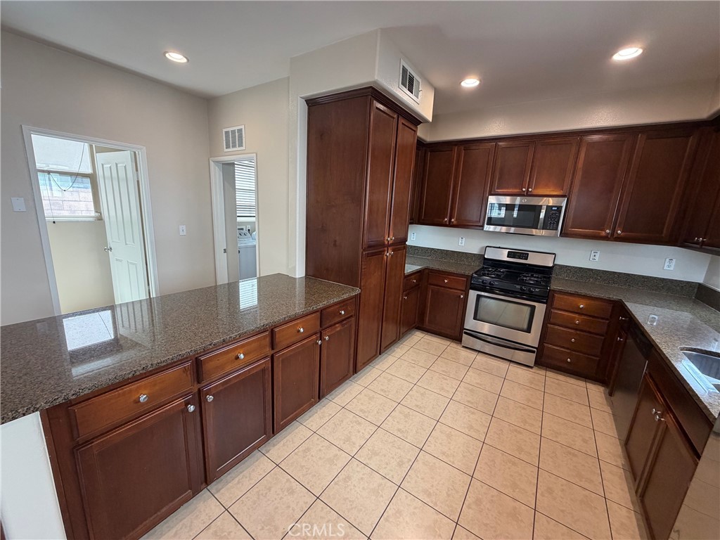 425 Merced Court Property Photo 8