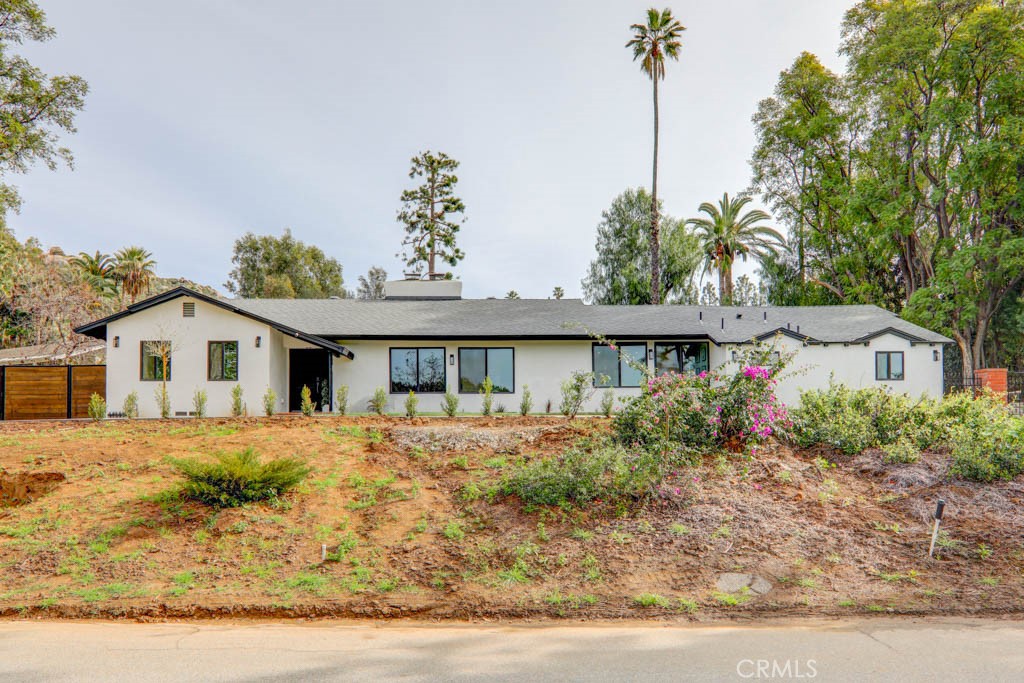 6174 Hawarden Property Photo 3