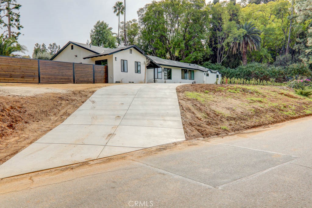 6174 Hawarden Property Photo 4