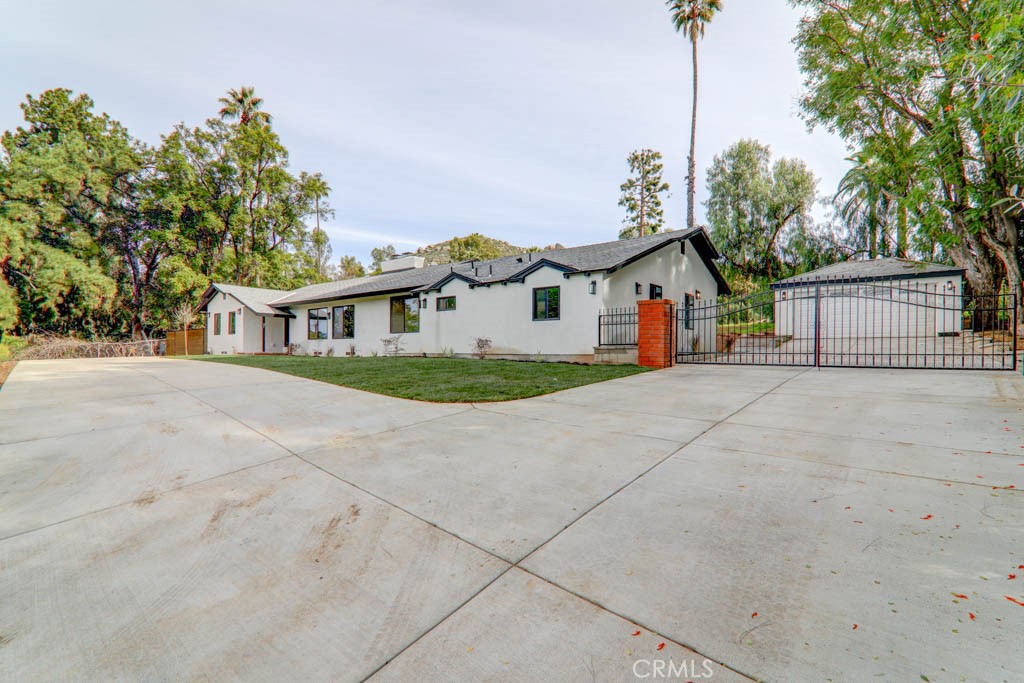 6174 Hawarden Property Photo 6