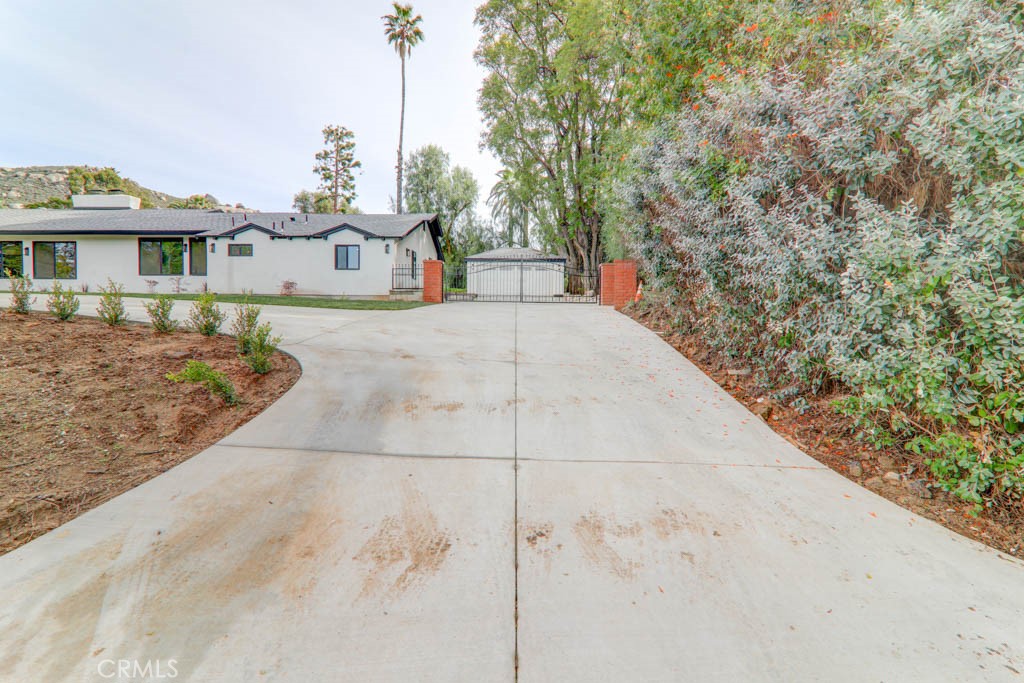 6174 Hawarden Property Photo 7
