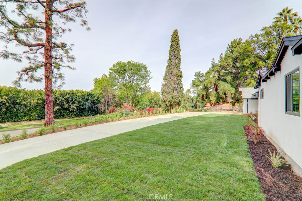 6174 Hawarden Property Photo 9