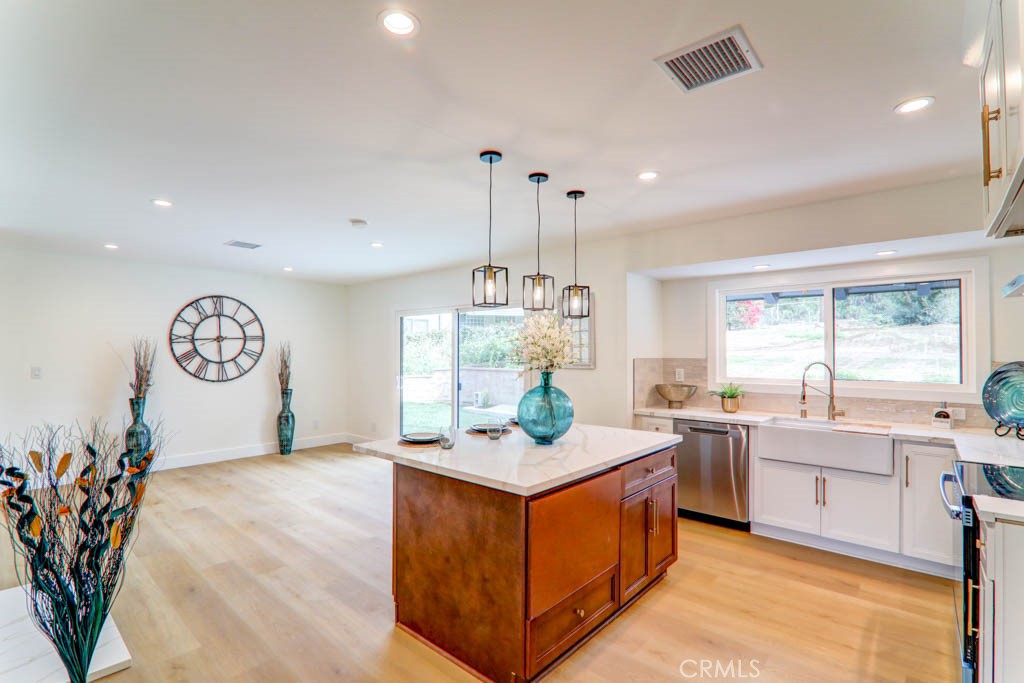 6174 Hawarden Property Photo 23