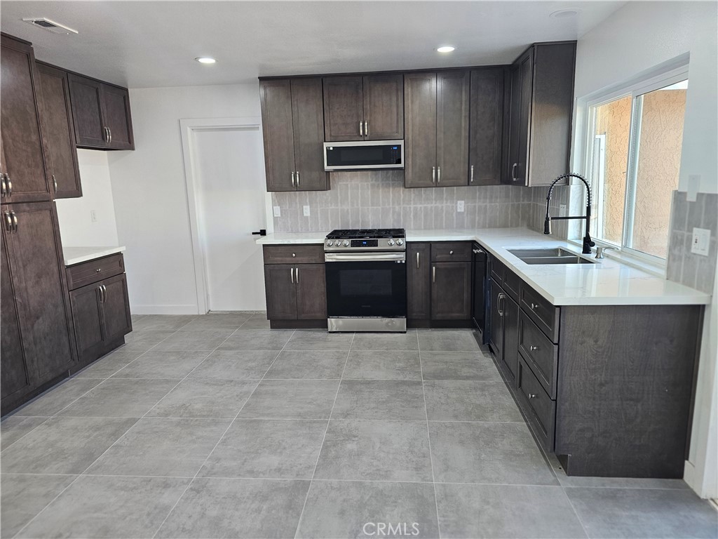 10030 Ontario Street Property Photo 16
