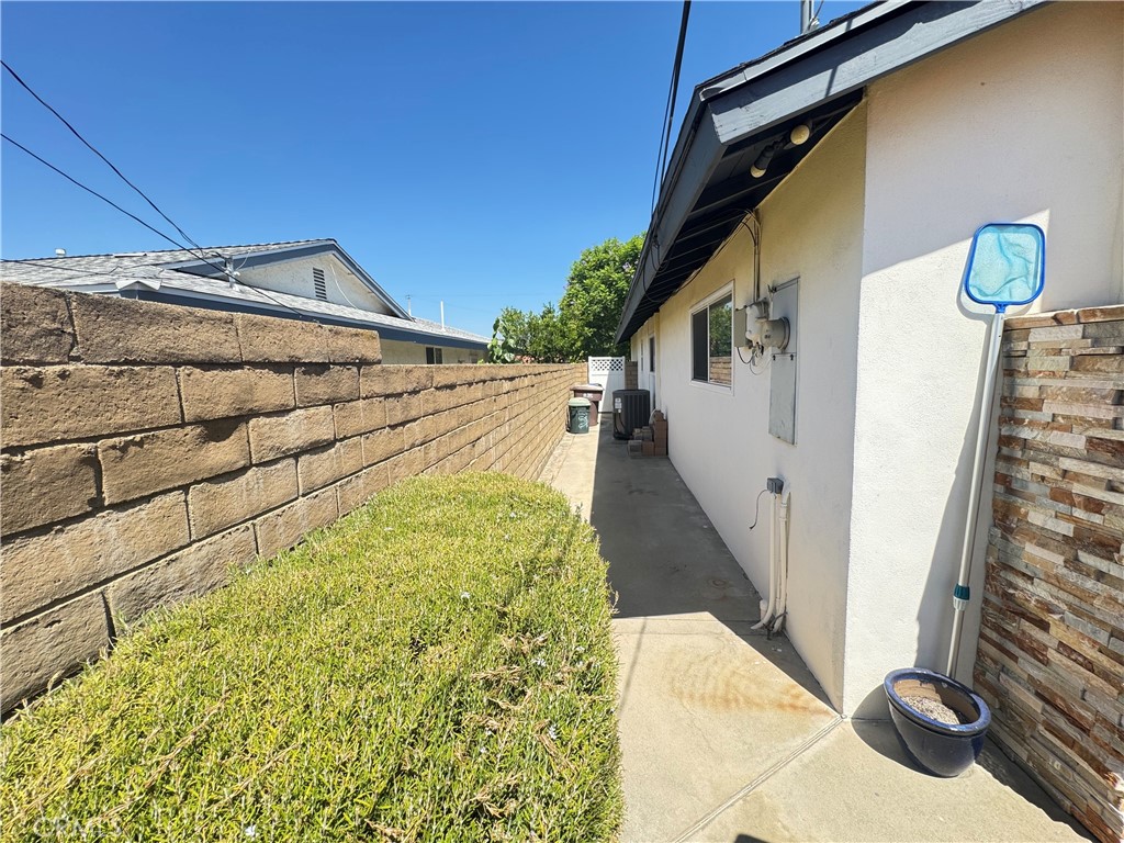 20944 Delphine Drive Property Photo 10
