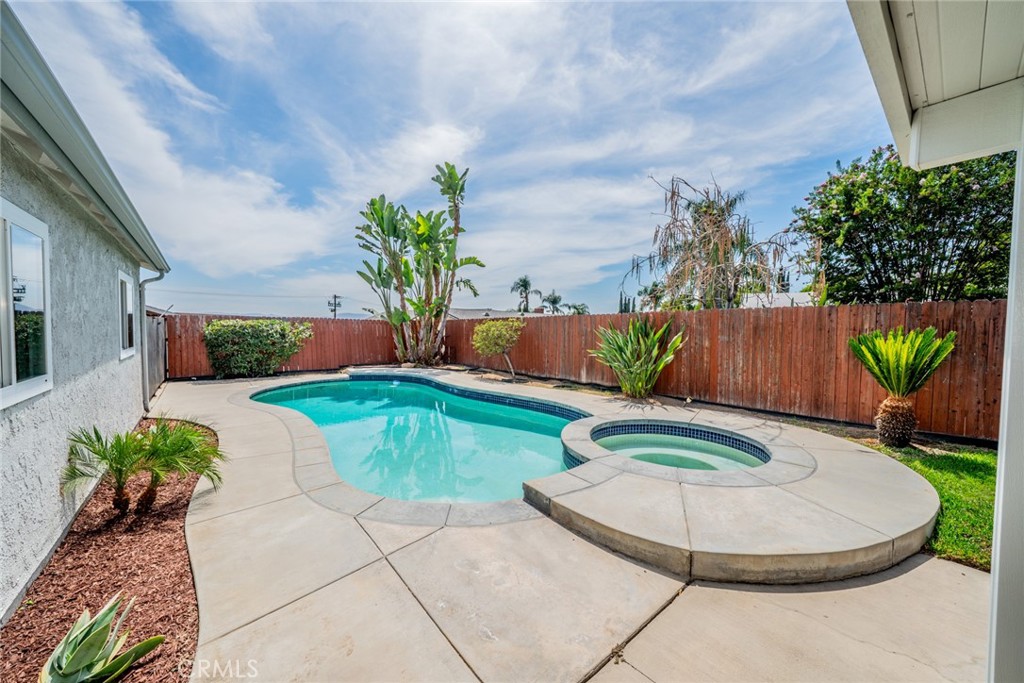 27888 Rainbow Lane Property Photo 4