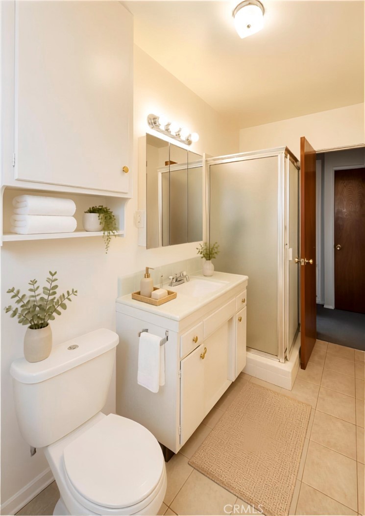1755 N Berendo 28 Property Photo 10