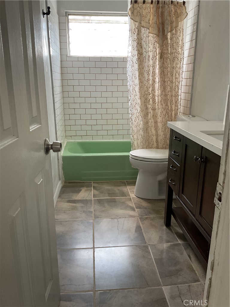 2454 W 7th Street Property Photo 6
