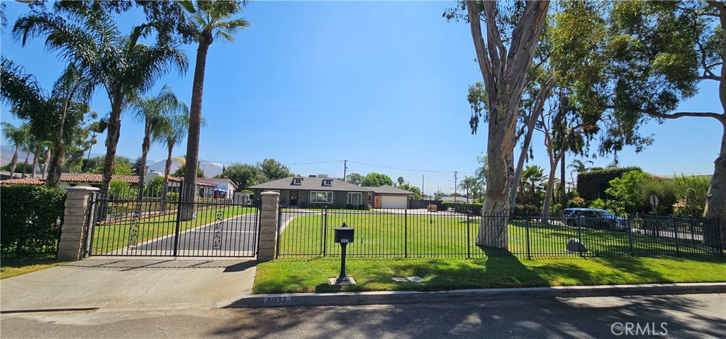 3037 Valencia Property Photo 4