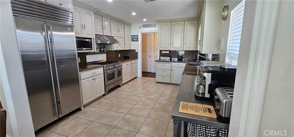 3037 Valencia Property Photo 8