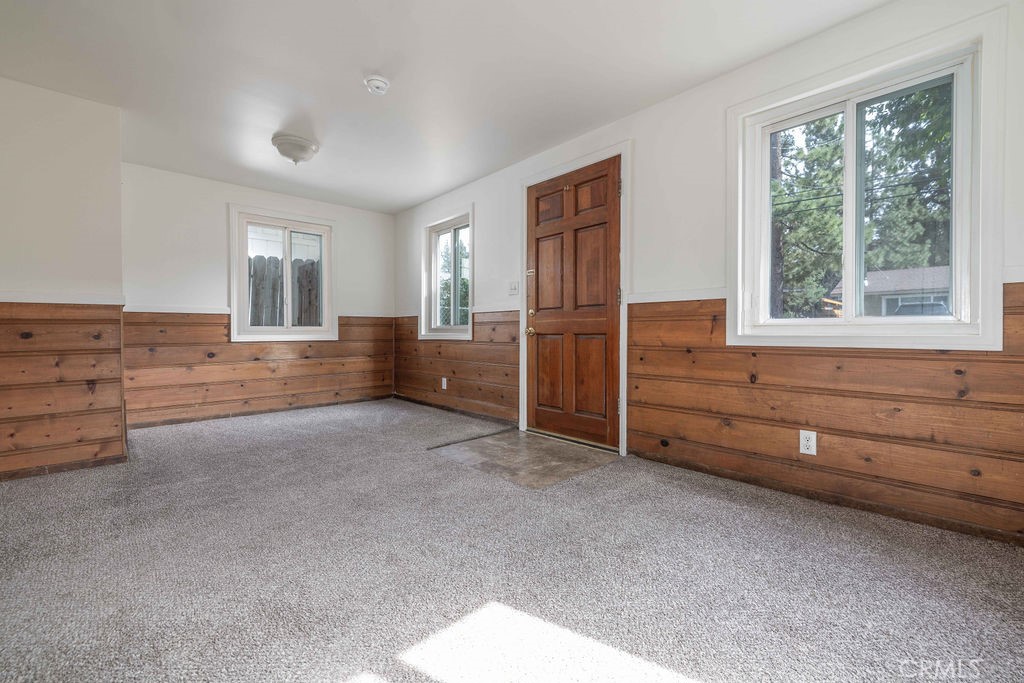 1031 W Aeroplane Property Photo 3
