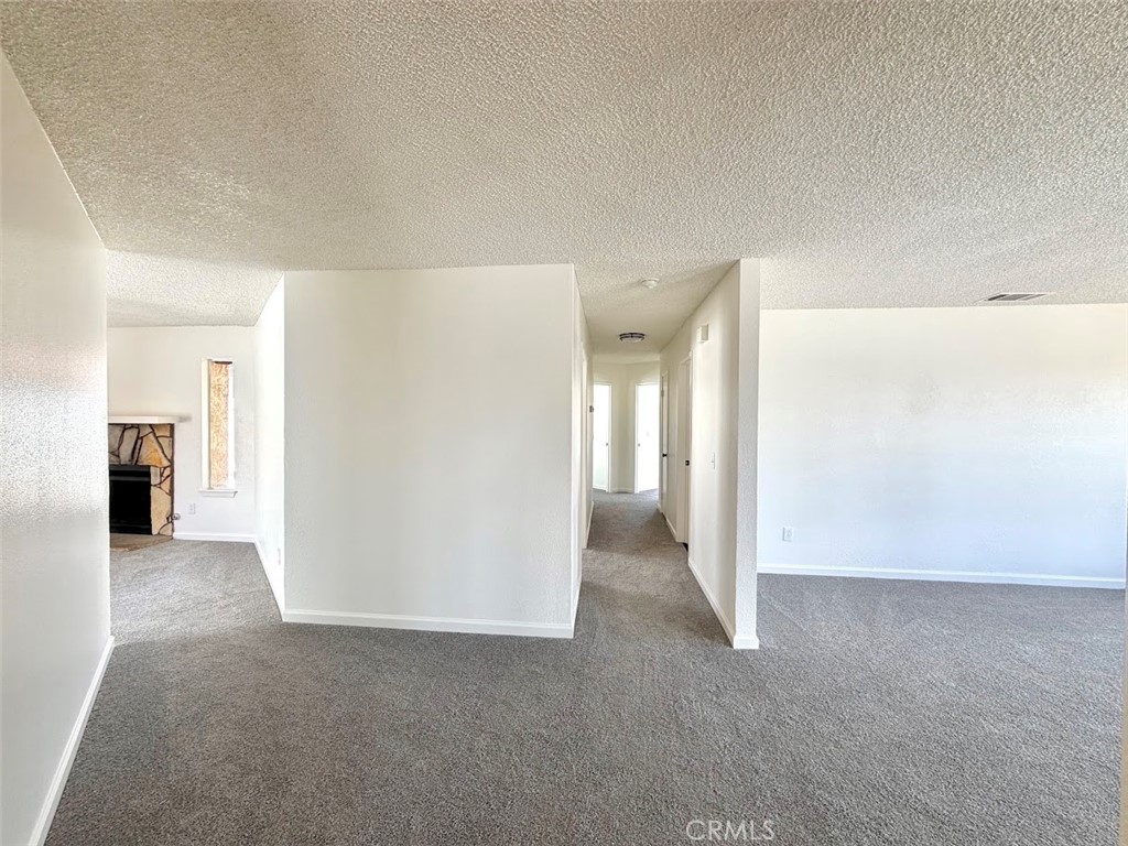 14409 Riverside Property Photo 6