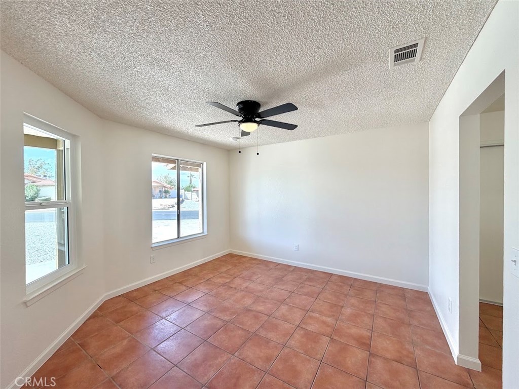 14409 Riverside Property Photo 8
