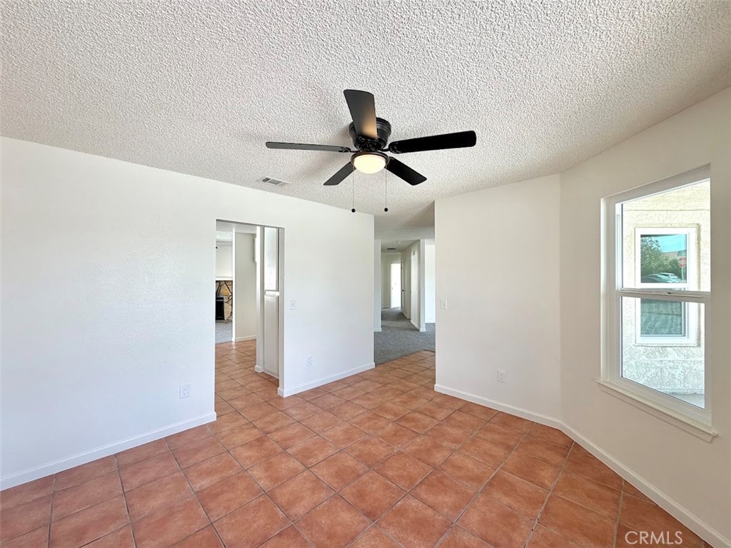 14409 Riverside Property Photo 9