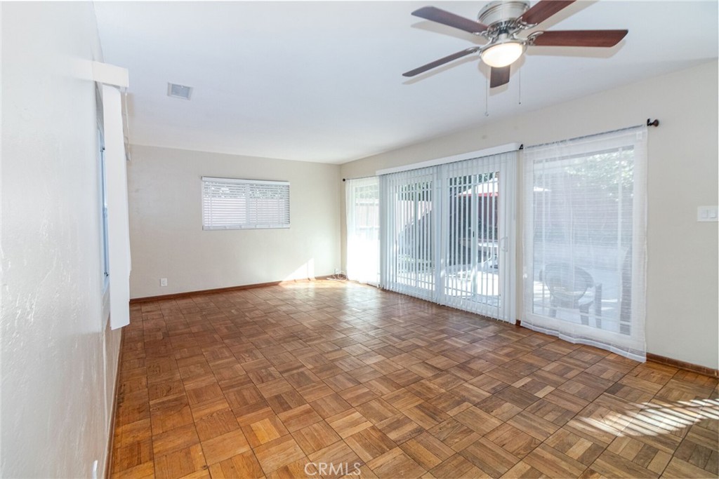 3046 Maude Property Photo 7