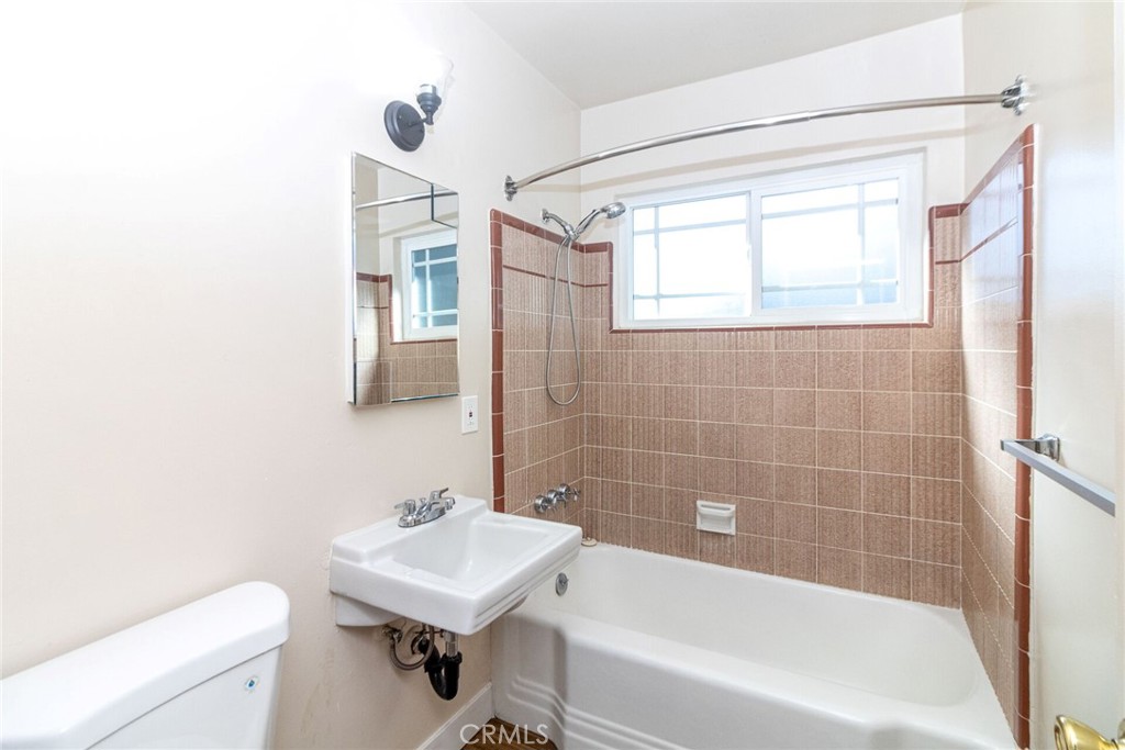 3046 Maude Property Photo 15