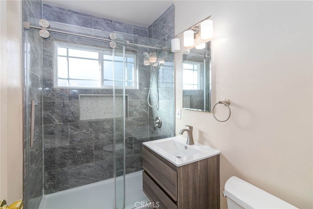 3046 Maude Property Photo 16