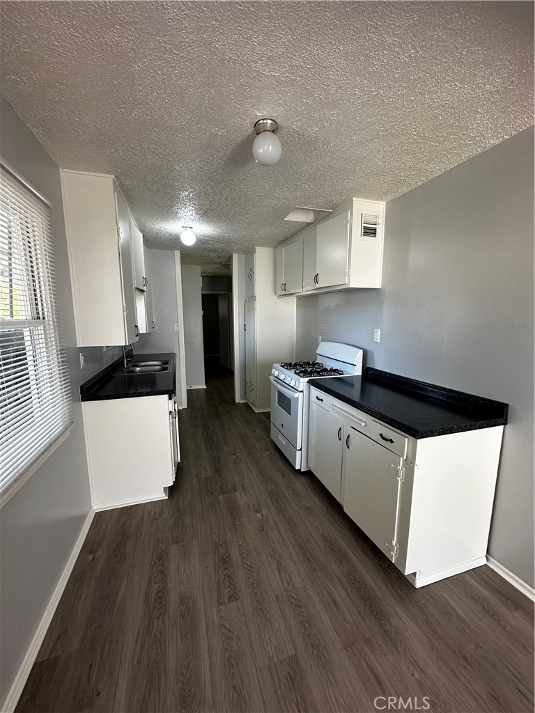 6590 Piccadilly Street Property Photo 4