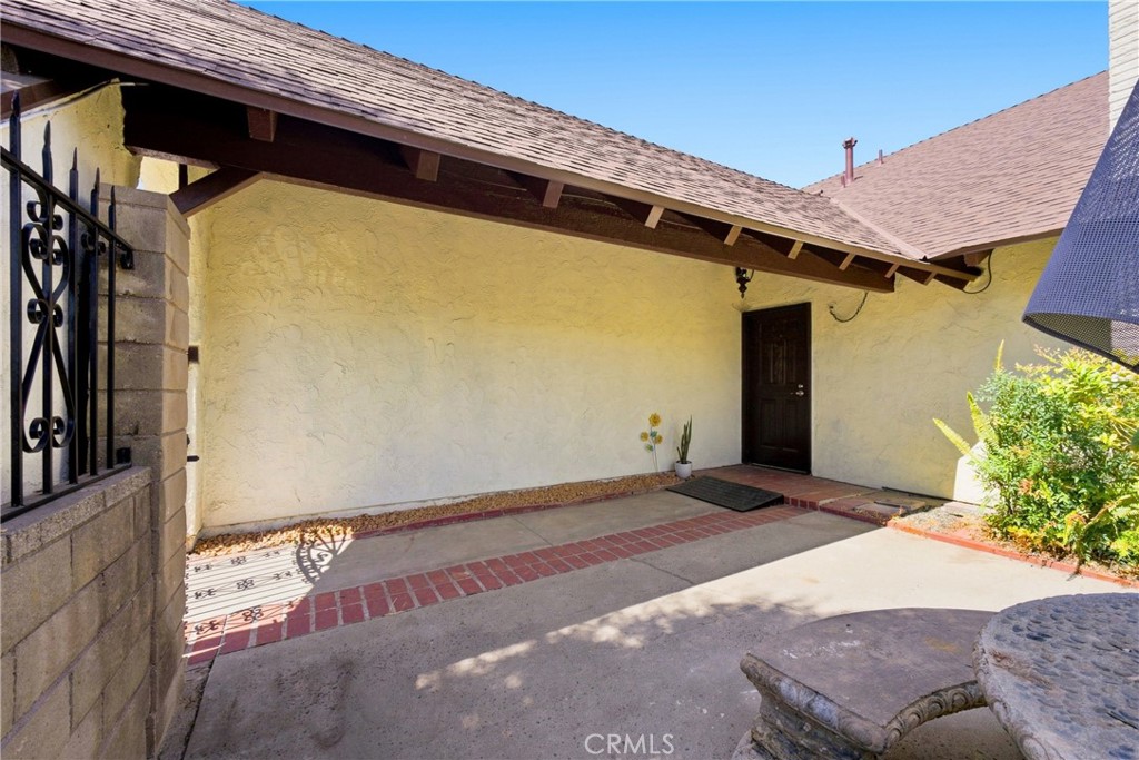 16563 Old Forest Property Photo 3