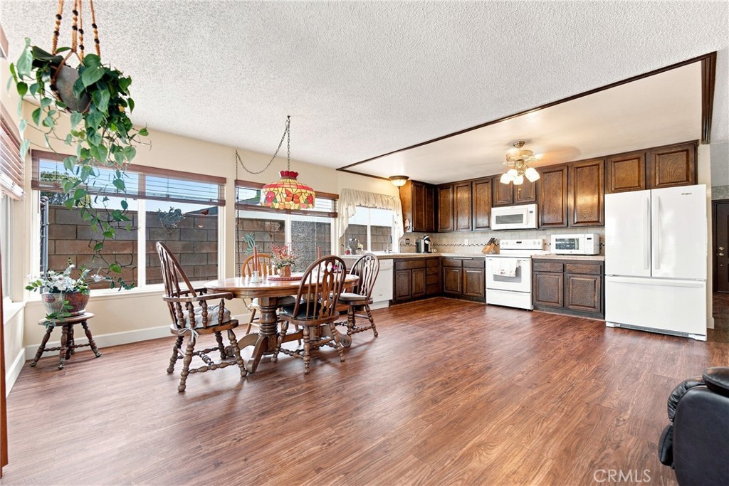 16563 Old Forest Property Photo 12