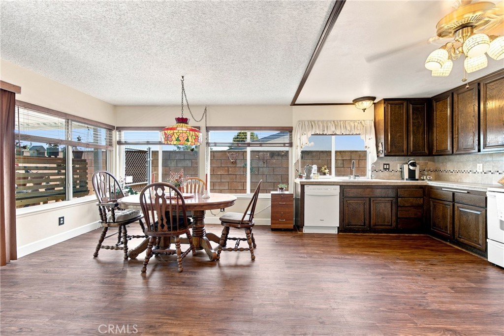 16563 Old Forest Property Photo 14