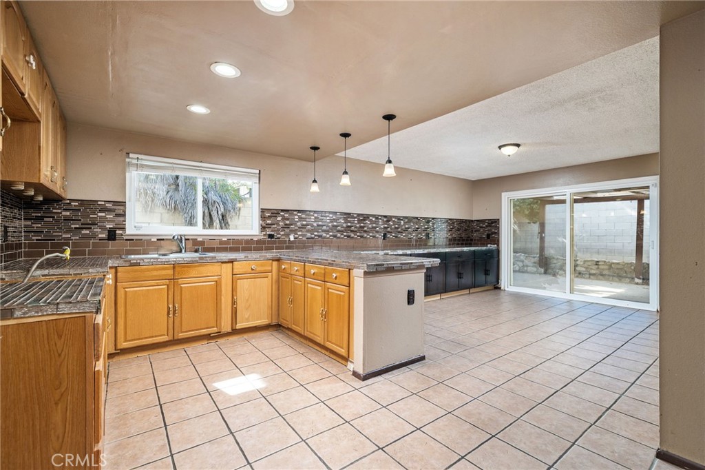 254 E Cerritos Property Photo 4