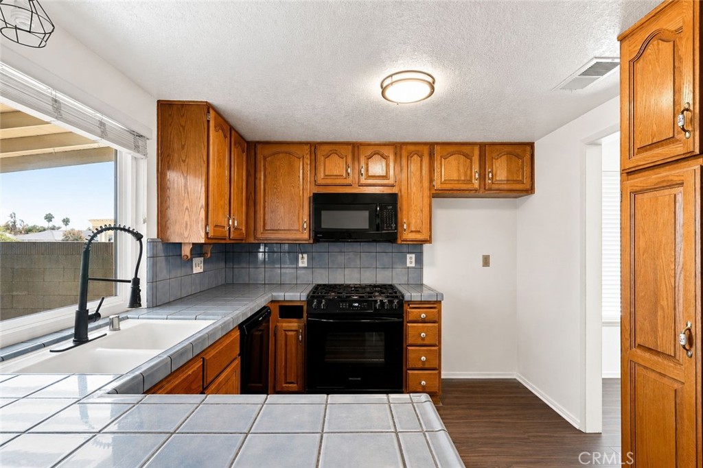1472 Francis Property Photo 8