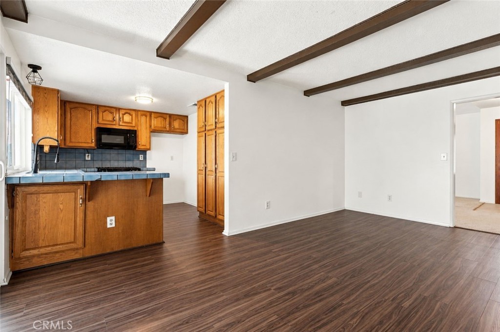 1472 Francis Property Photo 11
