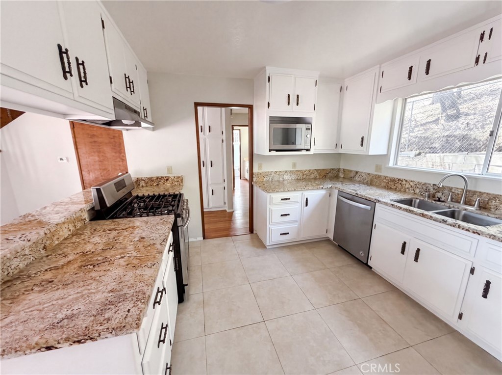 22360 Briarwood Property Photo 2