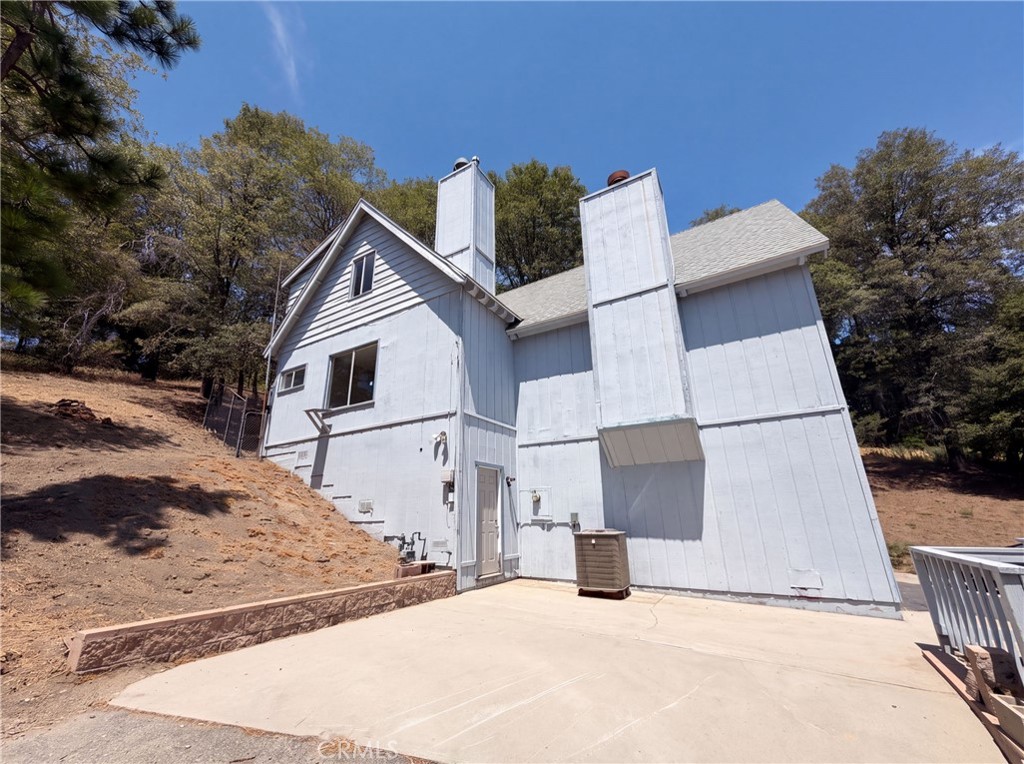 22360 Briarwood Property Photo 5