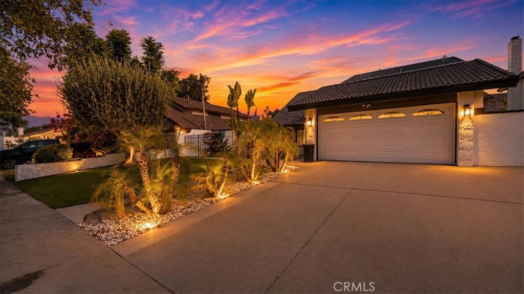 1373 W Aster Property Photo 4