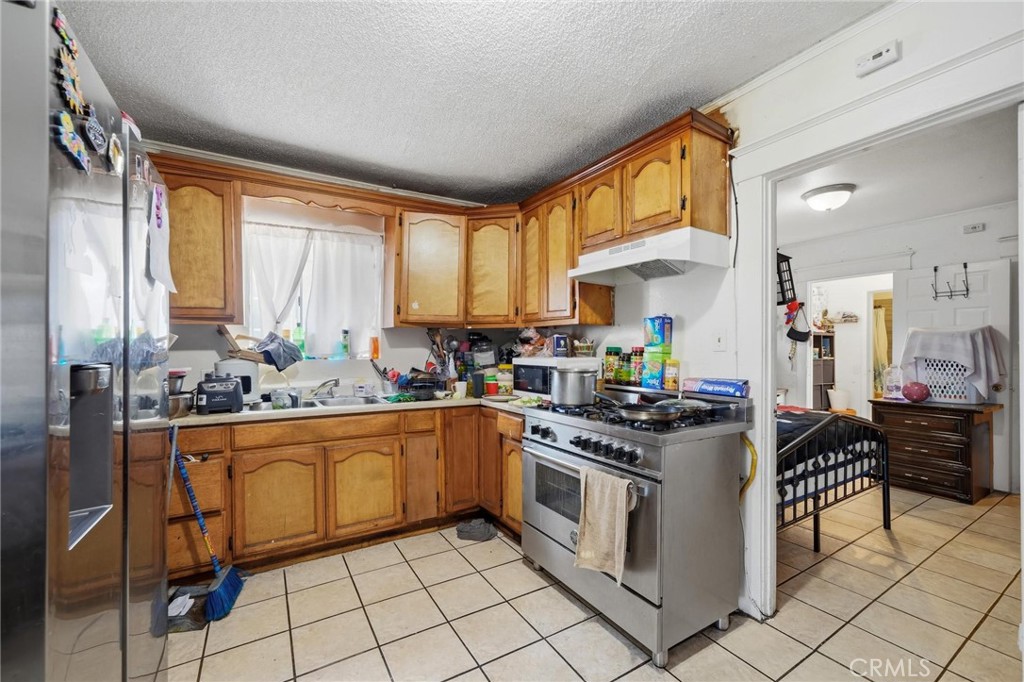 724 E 50th Property Photo 12