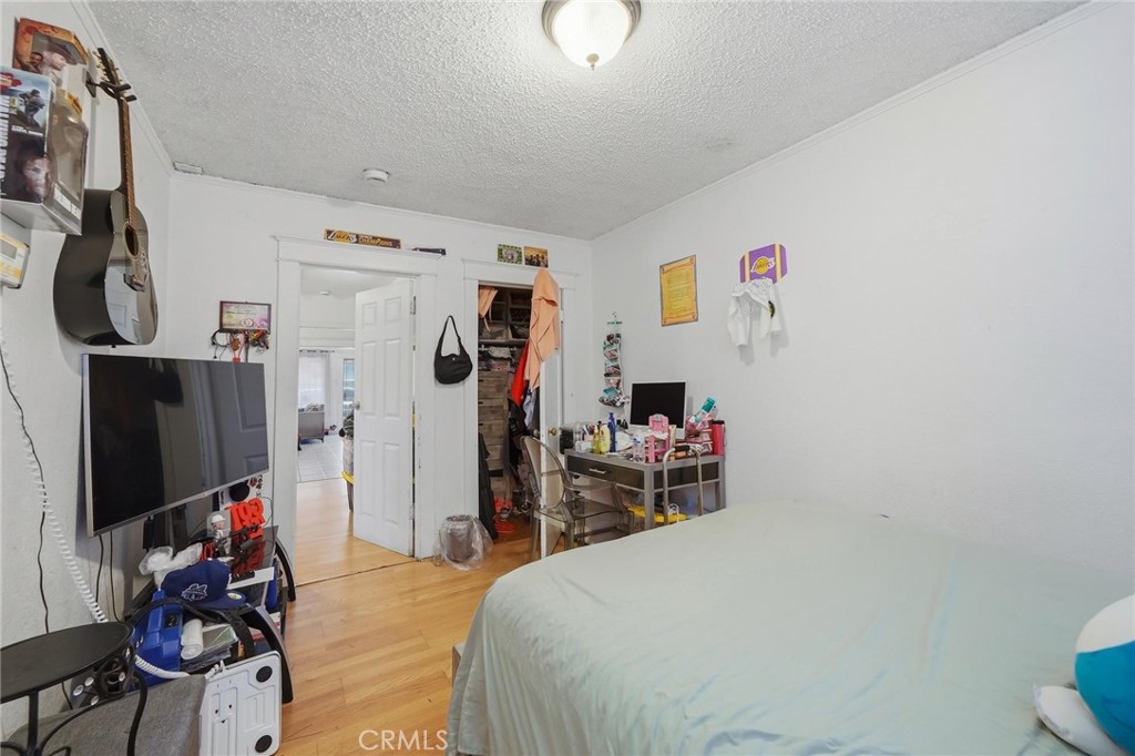 724 E 50th Property Photo 30
