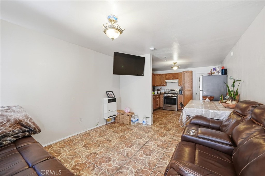724 E 50th Property Photo 33