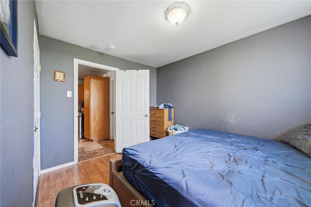 724 E 50th Property Photo 44