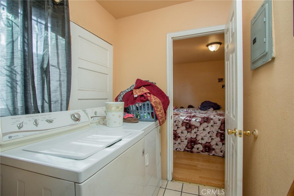724 E 50th Property Photo 46