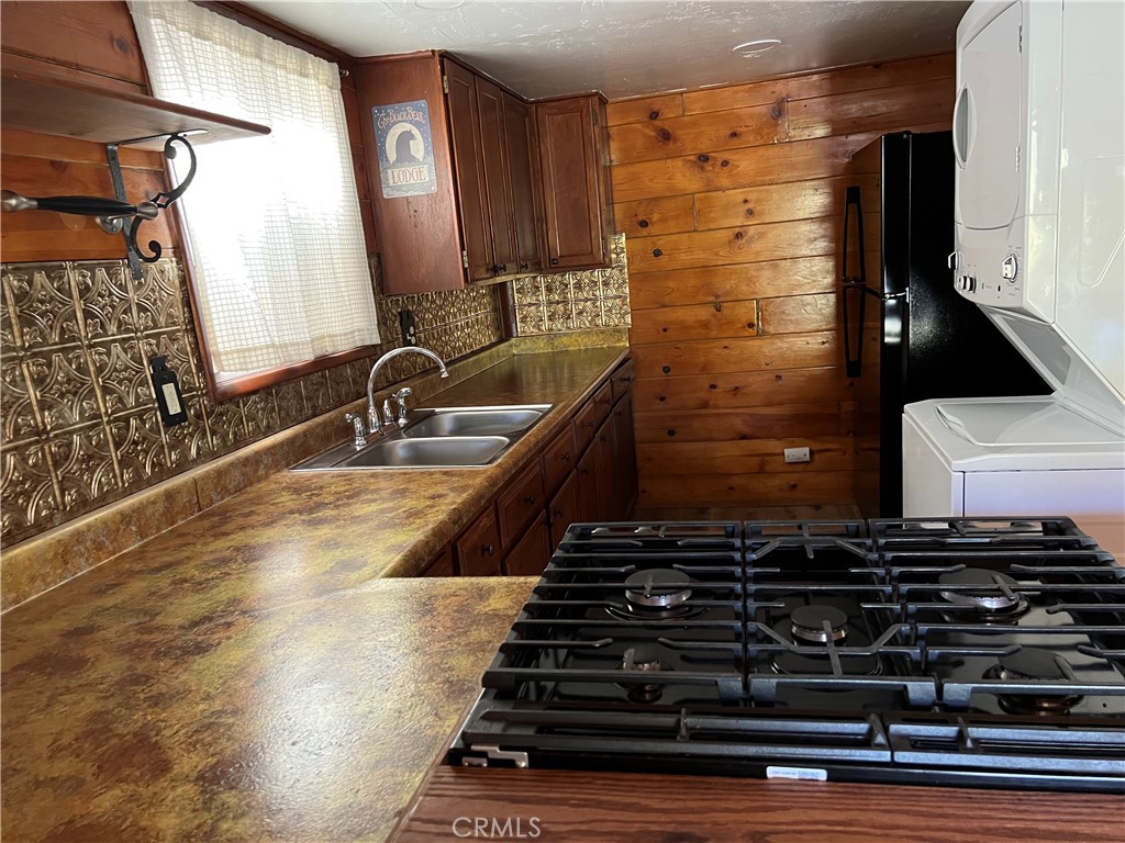 1374 Rock Ridge Property Photo 12