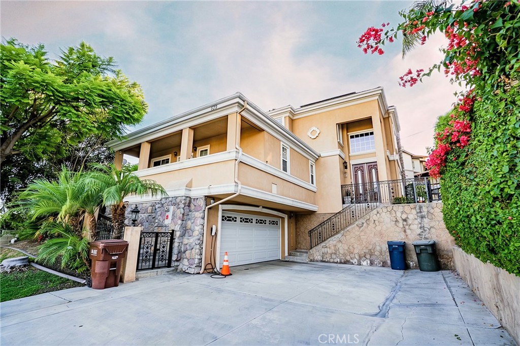 539 Bourdet Property Photo 1