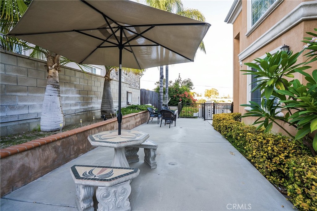 539 Bourdet Property Photo 4