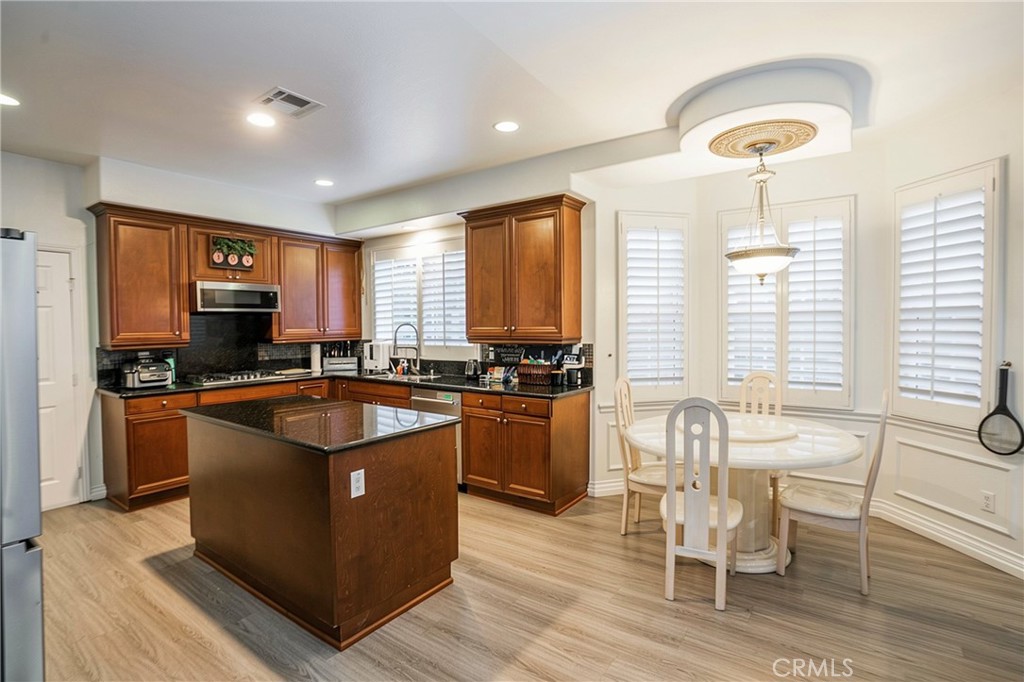 539 Bourdet Property Photo 7