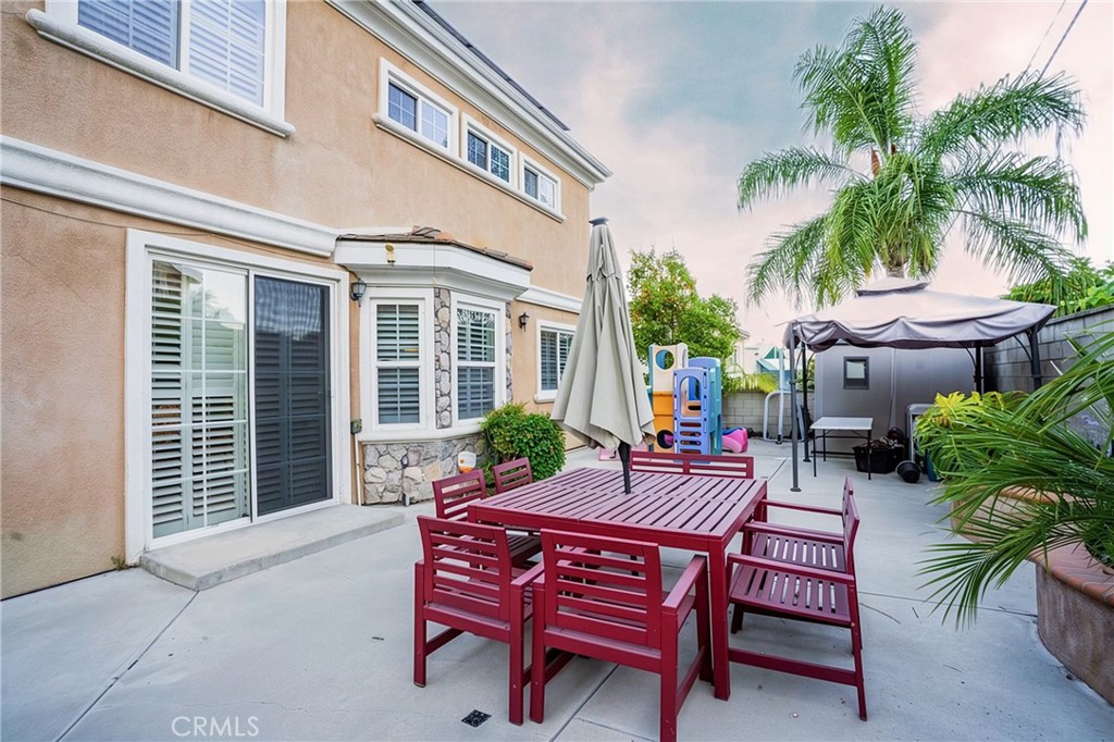 539 Bourdet Property Photo 32