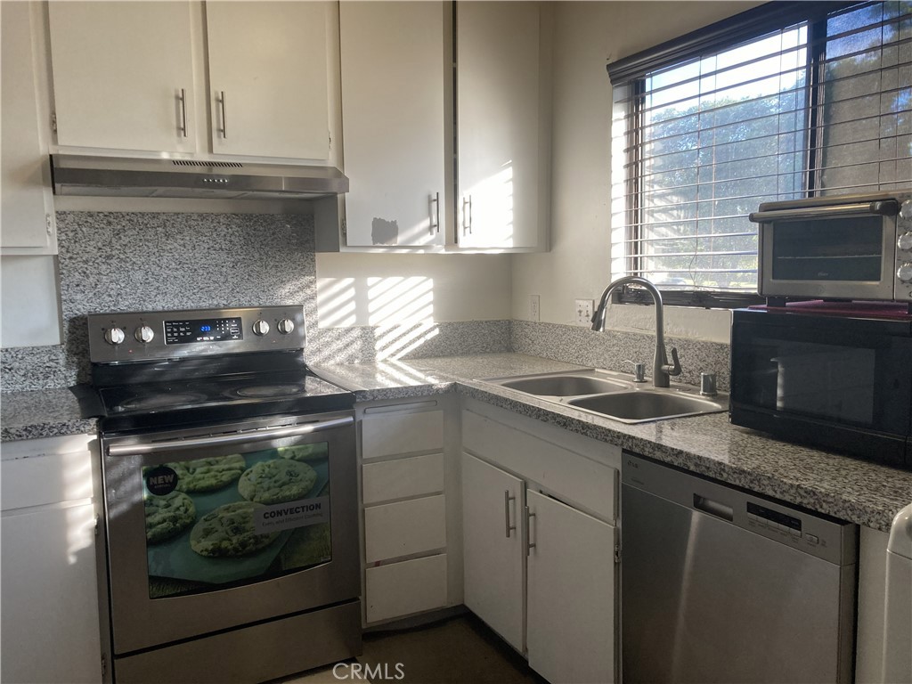 192 Streamwood Property Photo 4