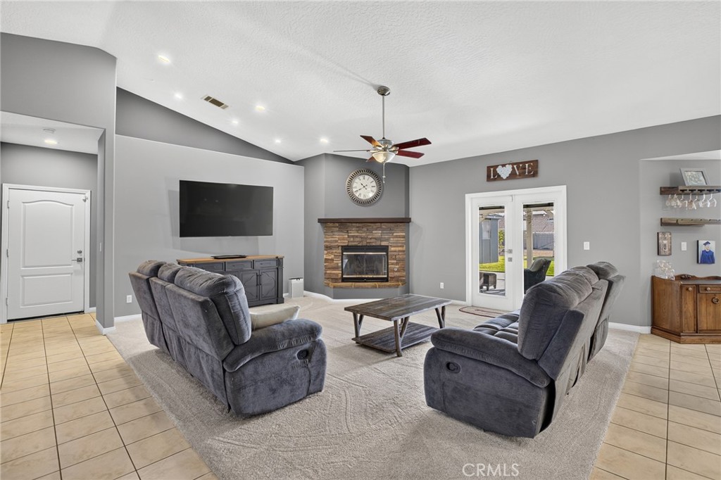 26776 Leather Lane Property Photo 4