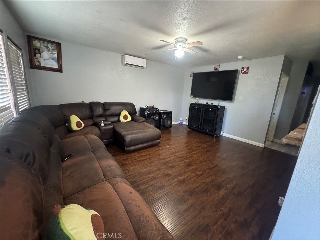1220 W Victoria Property Photo 6