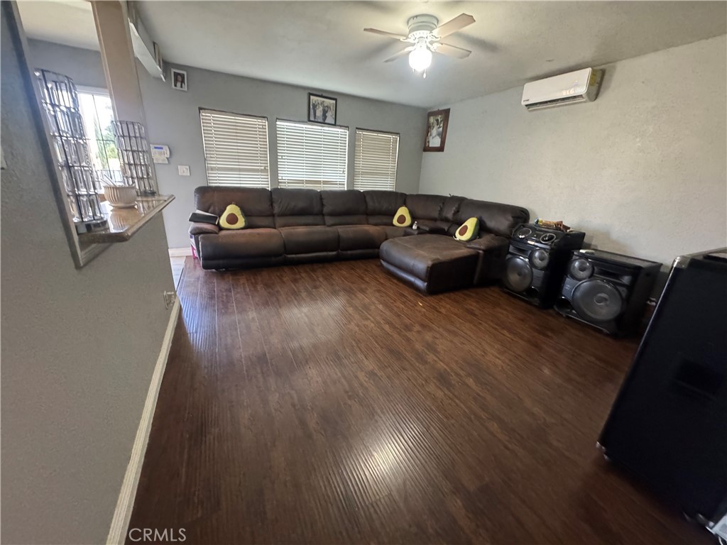 1220 W Victoria Property Photo 13