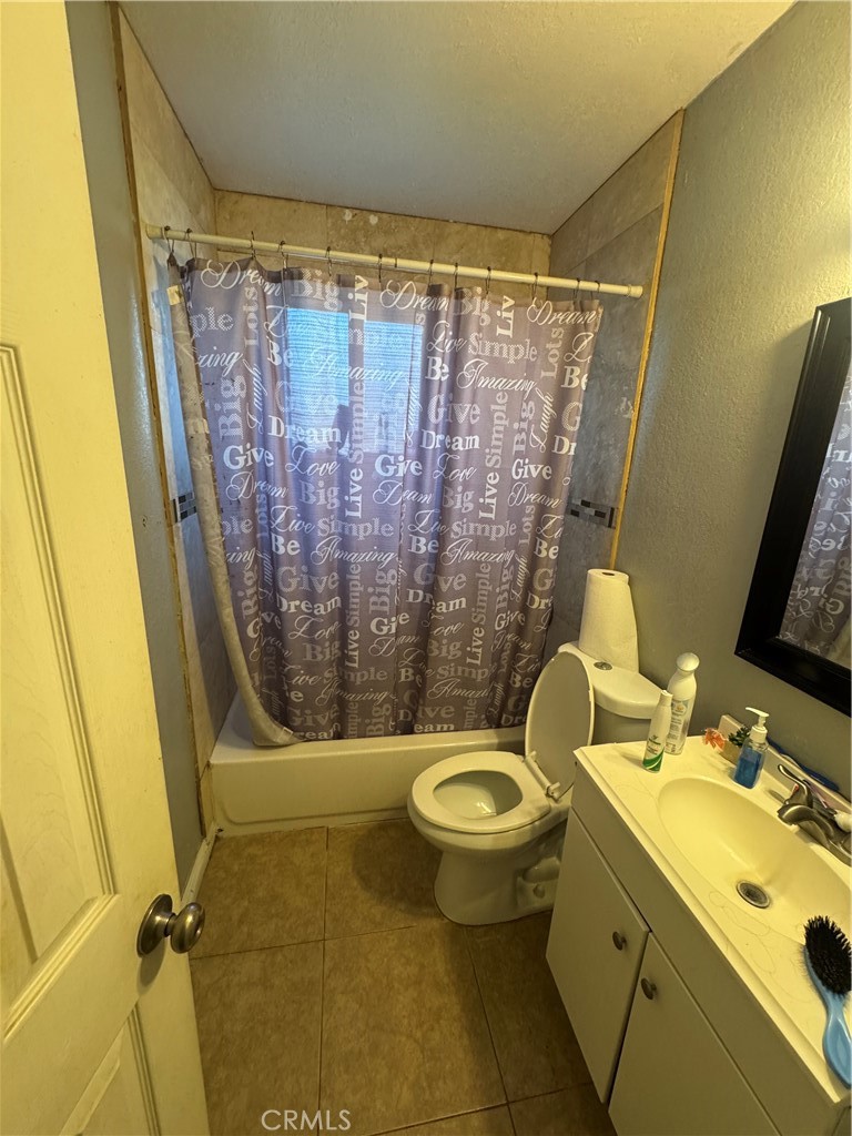 1220 W Victoria Property Photo 20
