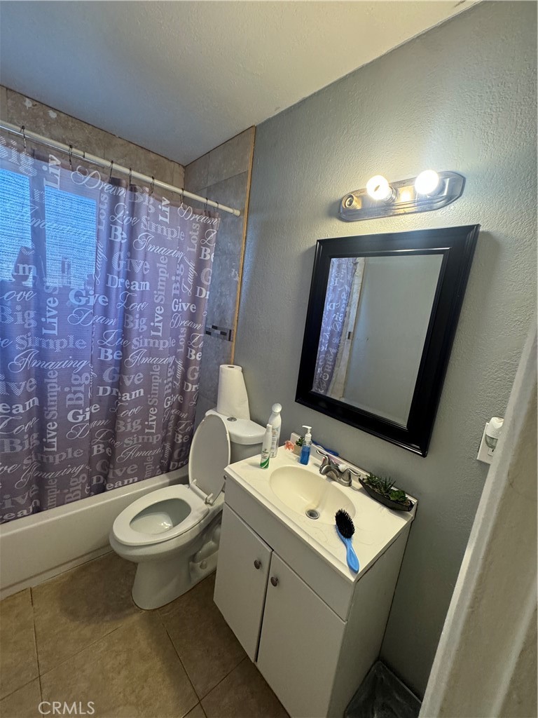 1220 W Victoria Property Photo 22